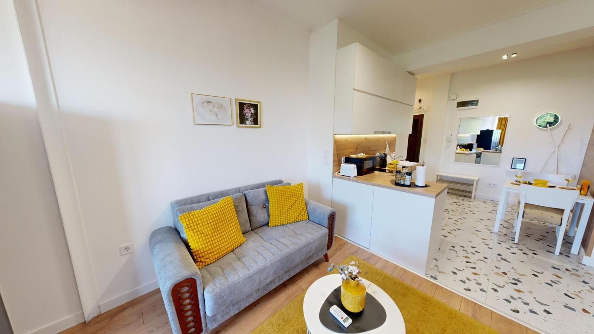 Modern 4 Min Walk From Alexander Nevski